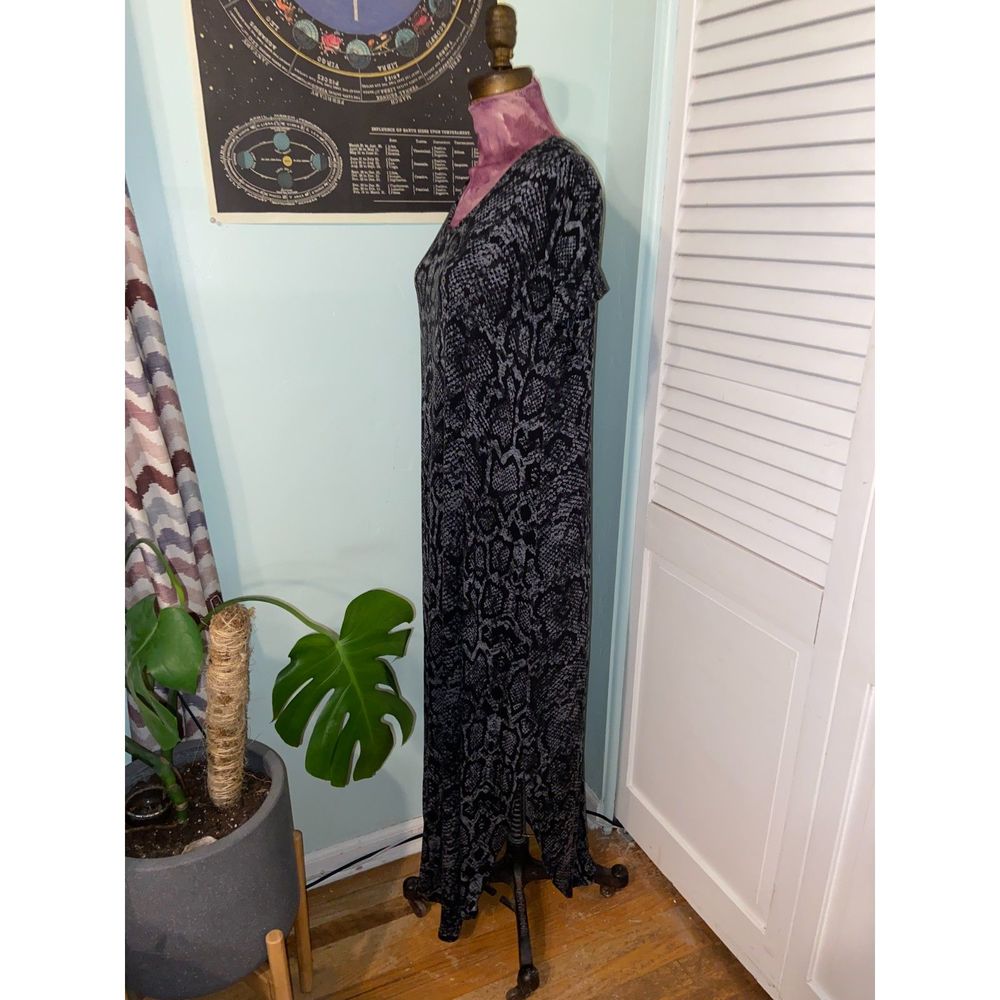 LuLaRoe Black & Gray Snake Print Short Sleeve Maxi Dress - M - Picture 3 of 6